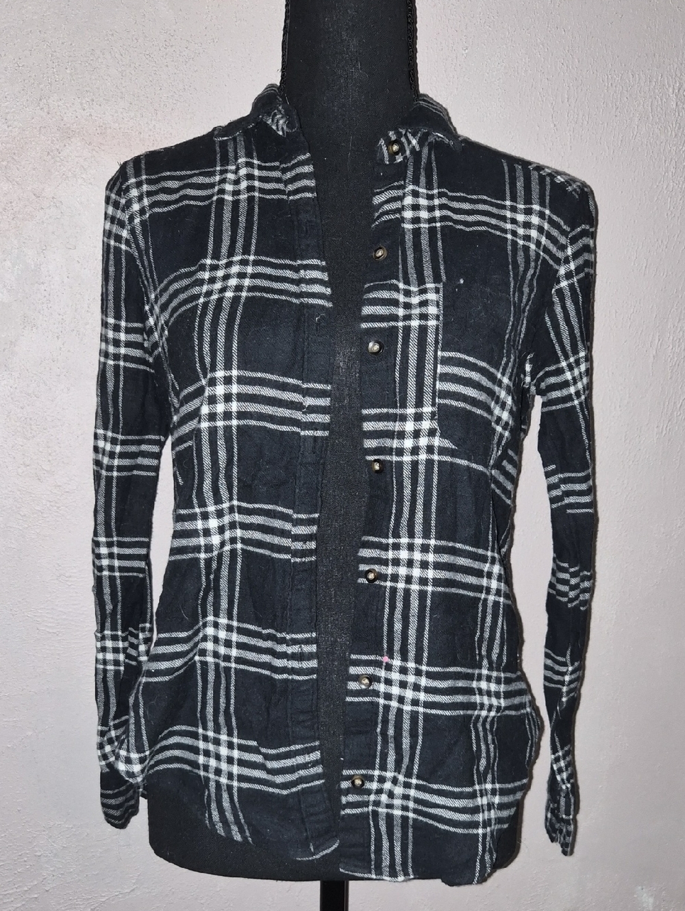 🩵Hollister Black and White Plaid Button-Down  Shirt
